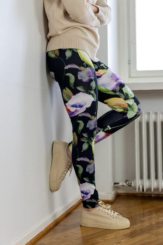 naisten kukalliset leggingsit