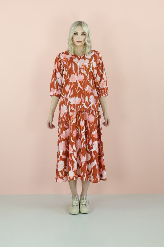 HELENA NAISTEN PAITA, CAMELLIA