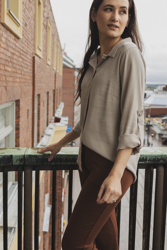 COBURG NAISTEN PAITAPUSERO, HIEKKA